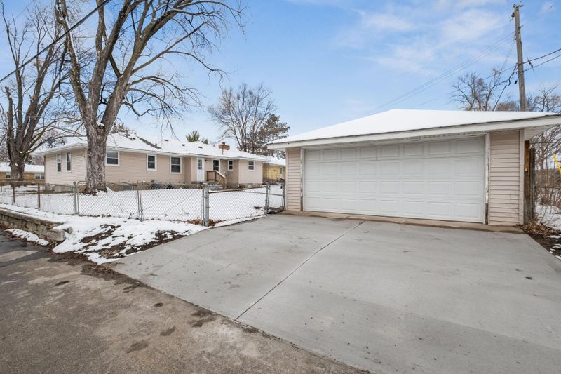 6300 France Ave N, Brooklyn Center, MN 55429