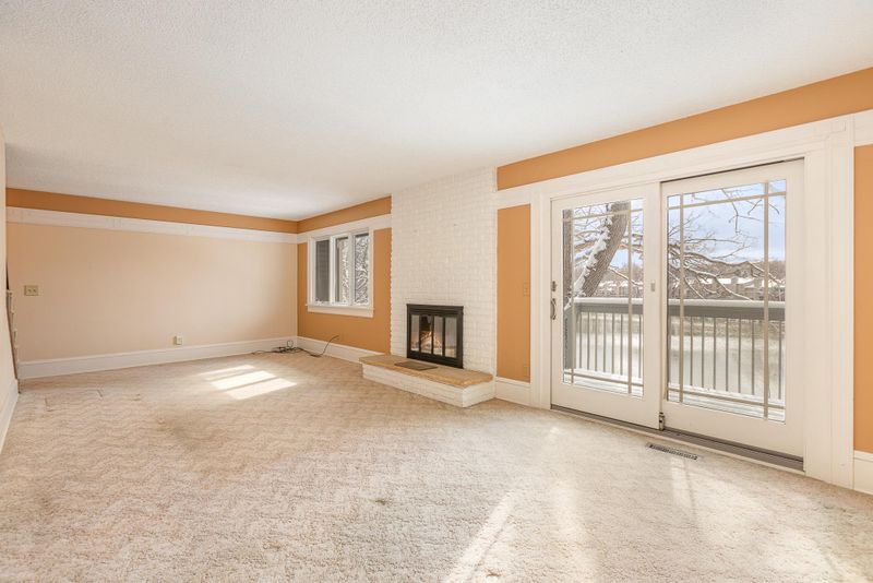 2716 Mackubin St, Roseville, MN 55113