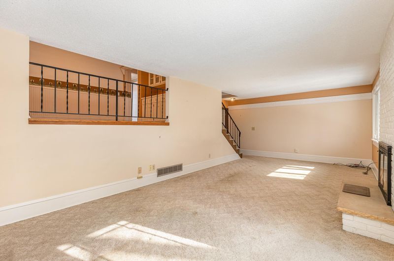 2716 Mackubin St, Roseville, MN 55113