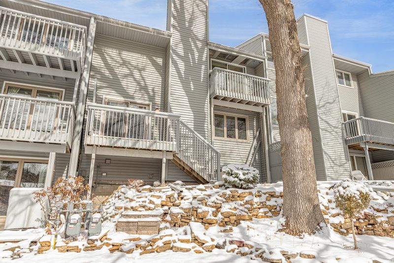 2716 Mackubin St, Roseville, MN 55113