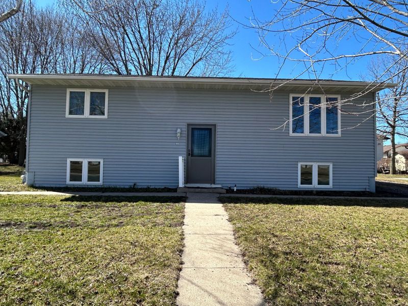 109 2nd St E, Gaylord, MN 55334