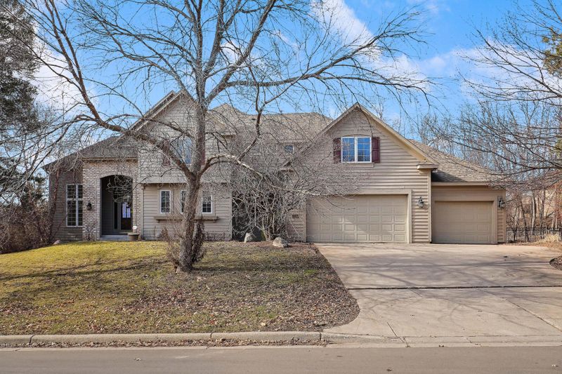 2015 Pine Ridge Dr, West Saint Paul, MN 55118