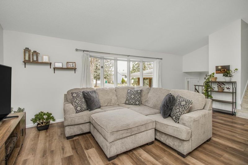 540 Springhill Rd, Vadnais Heights, MN 55127