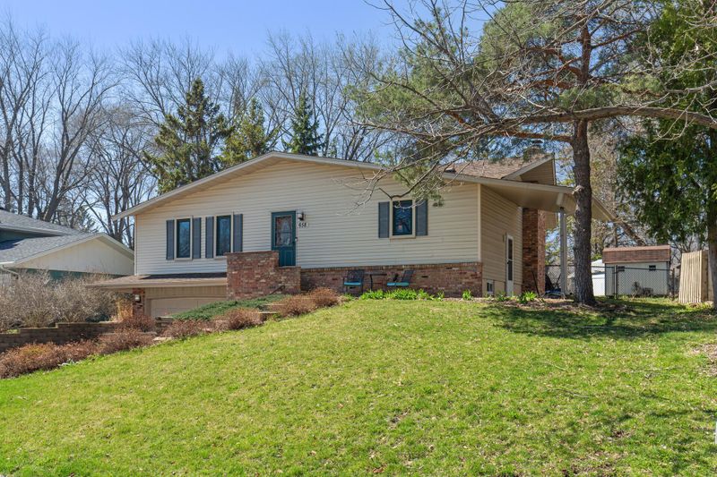 658 Mccallum Dr, New Brighton, MN 55112