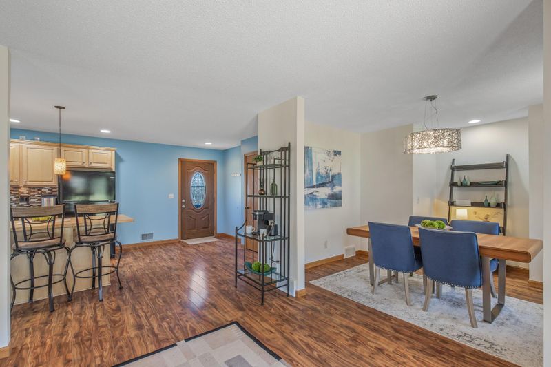 658 Mccallum Dr, New Brighton, MN 55112