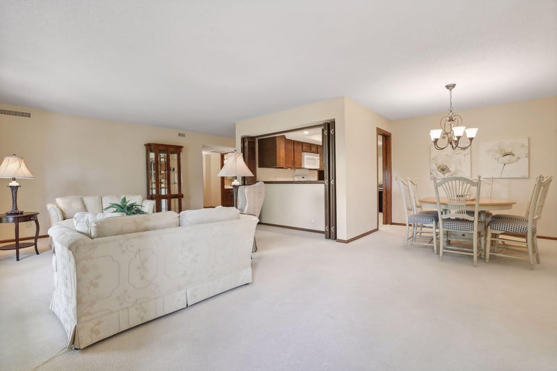 5601 Dewey Hill Rd #205, Edina, MN 55439