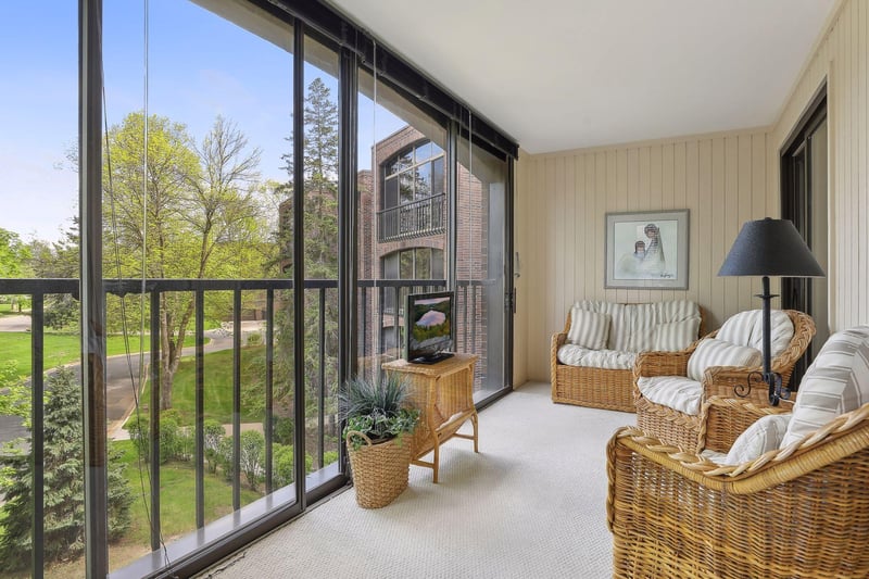 5601 Dewey Hill Rd #205, Edina, MN 55439