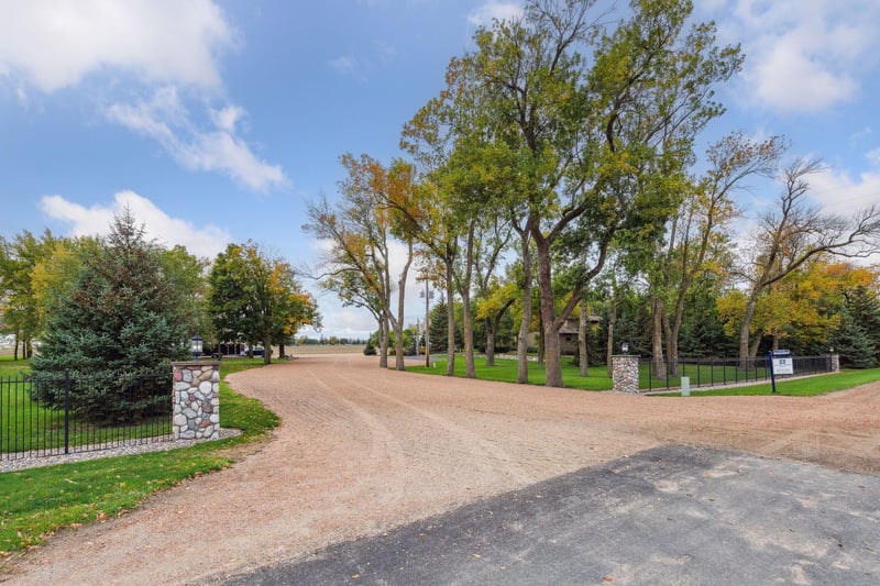 310 Greenwood Ave W, Hector, MN 55342