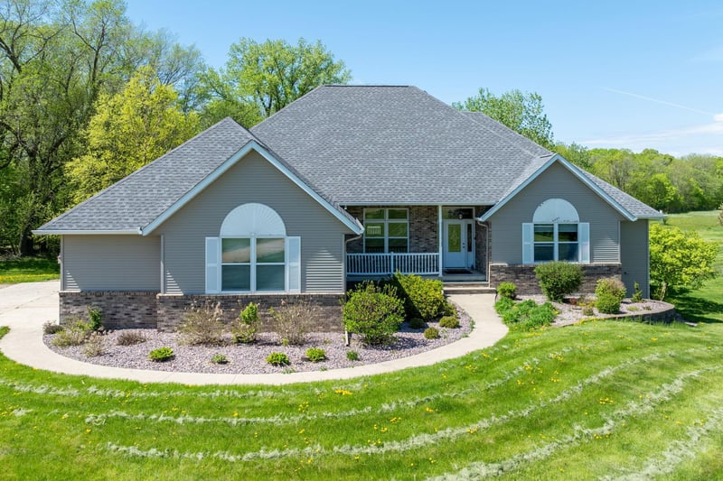 39859 460th St, Saint Peter, MN 56082