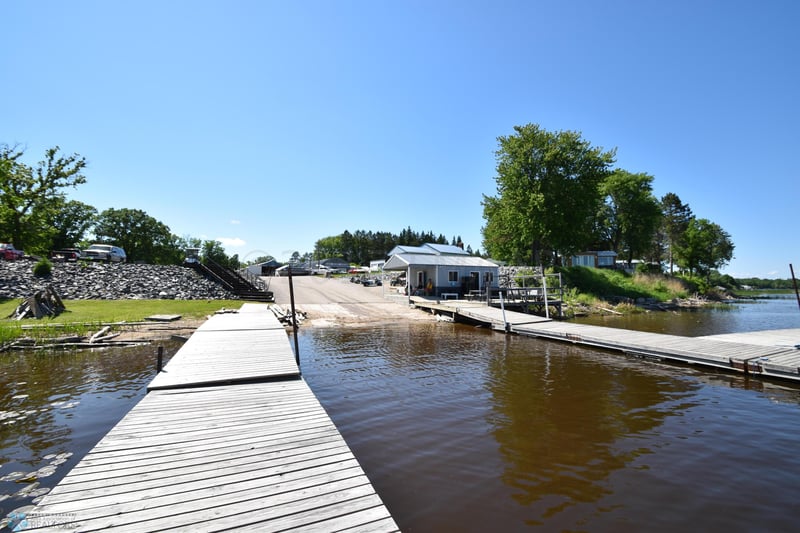 2759 Marina Dr NW, Baudette, MN 56623