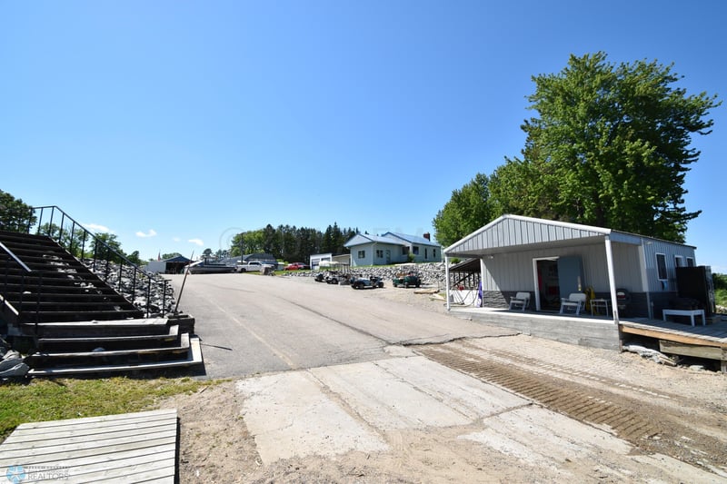2759 Marina Dr NW, Baudette, MN 56623