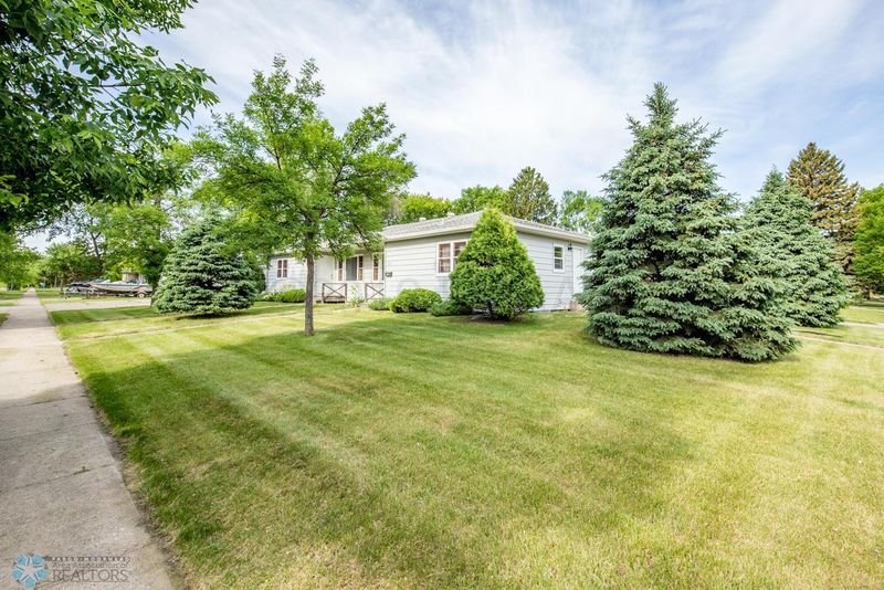 901 16th St S, Moorhead, MN 56560