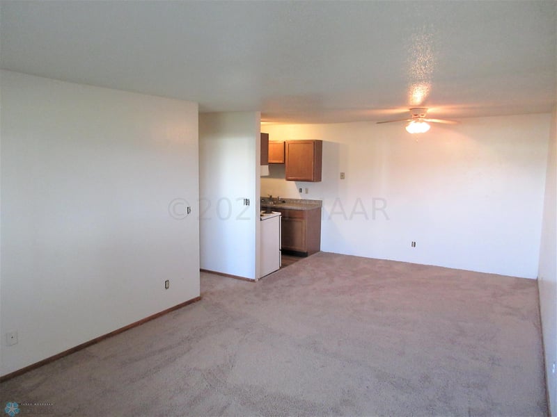 825 4th St NE, Staples, MN 56479