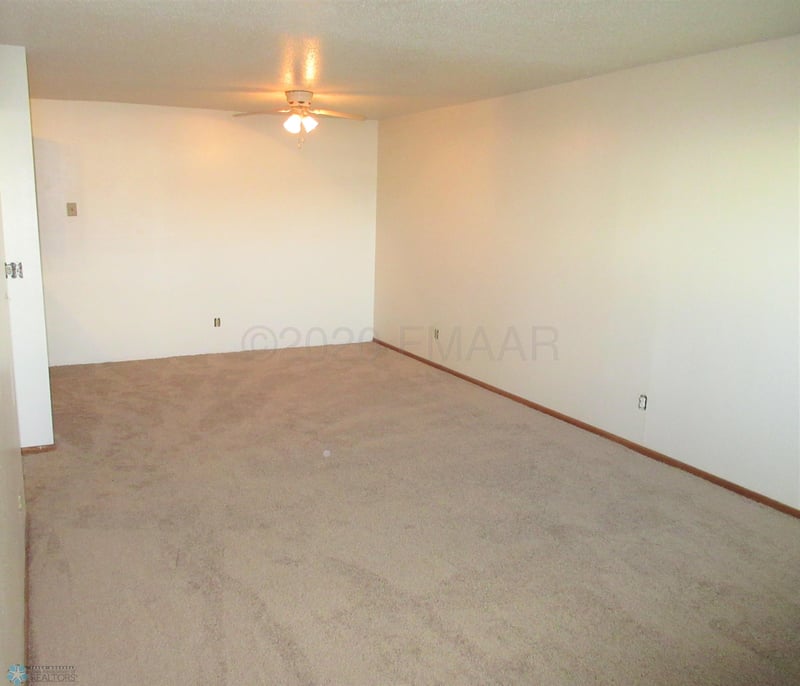 825 4th St NE, Staples, MN 56479