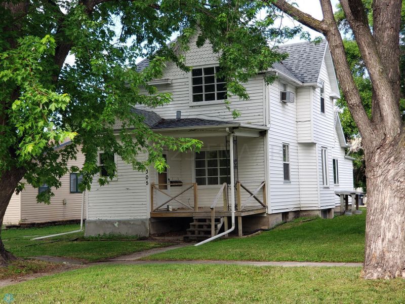 305 7th St S, Breckenridge, MN 56520