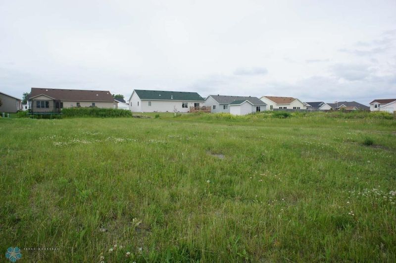 439 33rd St N, Moorhead, MN 56560