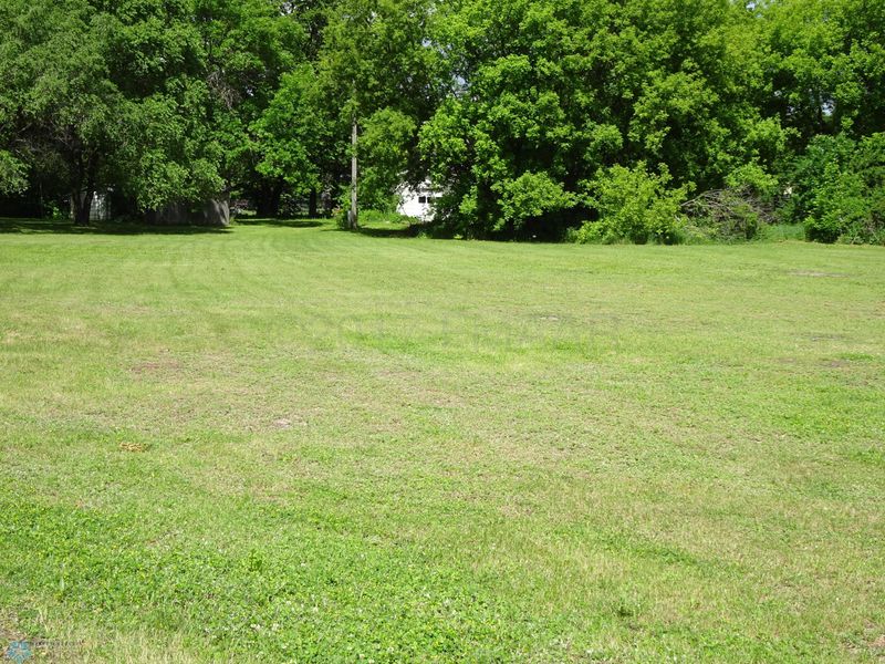 104 6th St NW, Barnesville, MN 56514