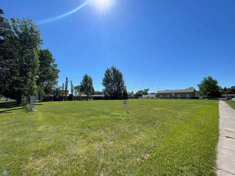 1014 19th St S, Moorhead, MN 56560