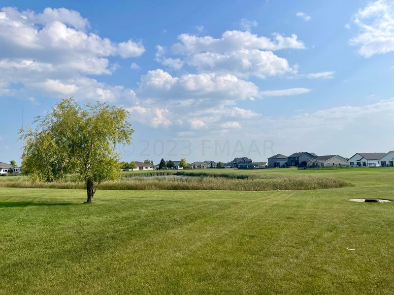 566 Hunters Dr S, Moorhead, MN 56560