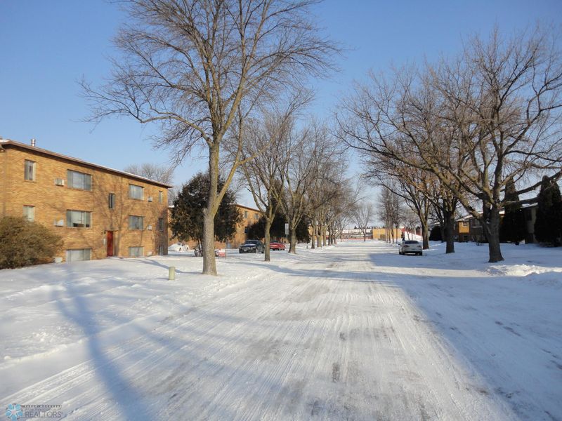 920 18th St S, Moorhead, MN 56560
