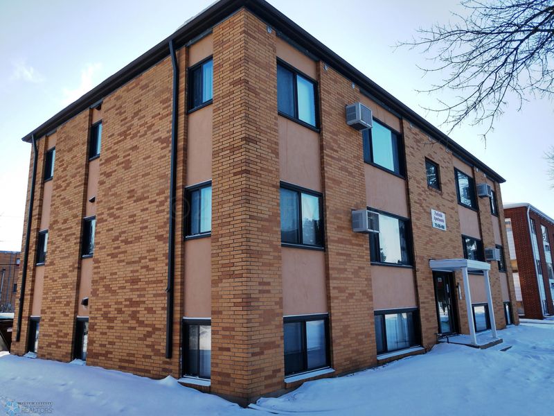 920 18th St S, Moorhead, MN 56560