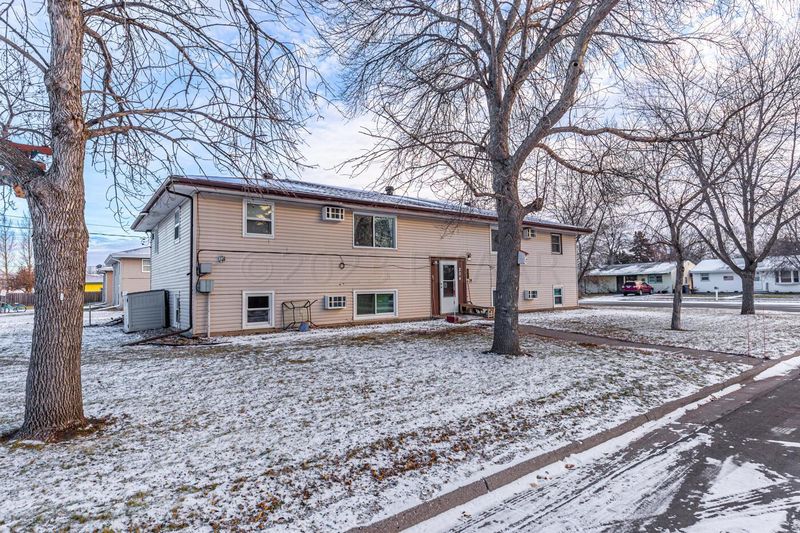 204 4 St NW, Dilworth, MN 56529