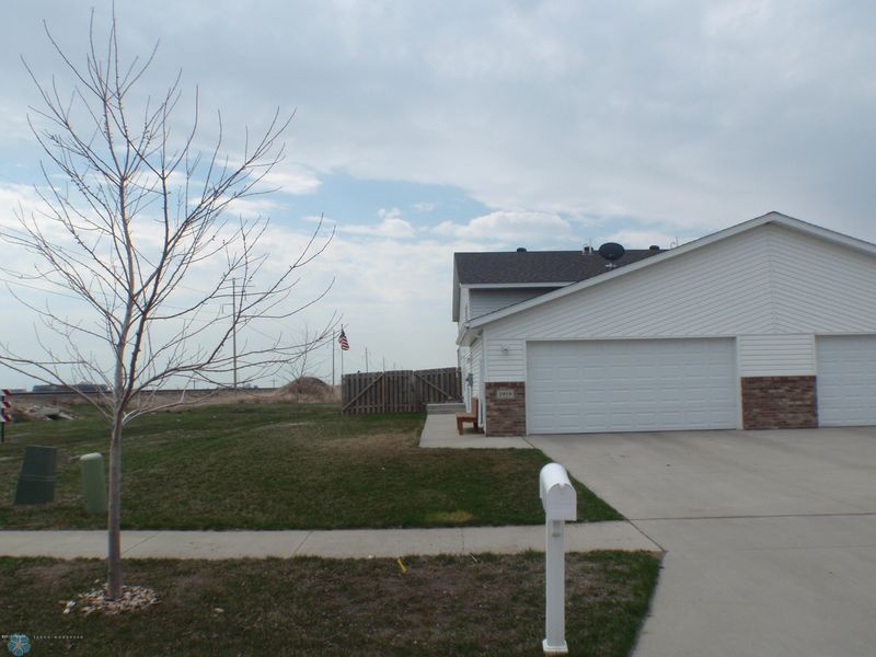 1919 41 Ave S, Moorhead, MN 56560