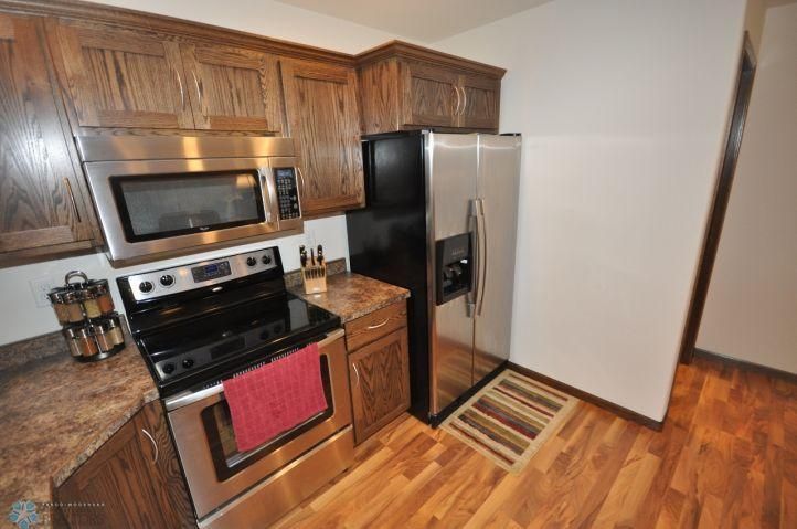 4007 9th St S, Moorhead, MN 56560