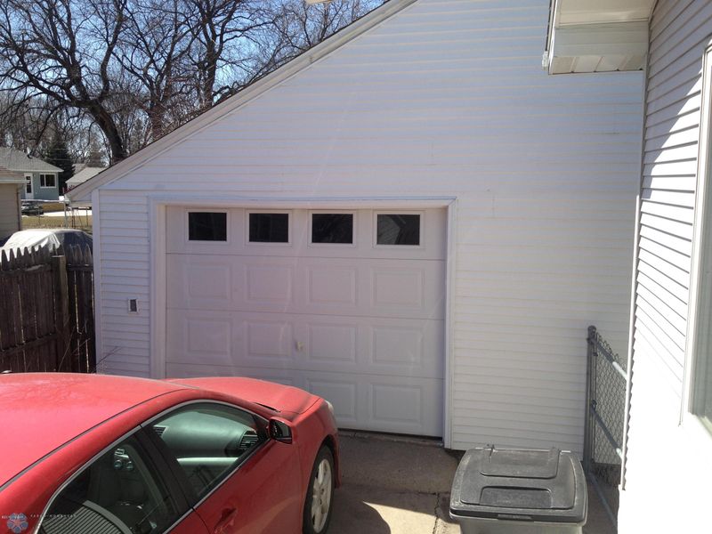 1013 11th St N, Moorhead, MN 56560