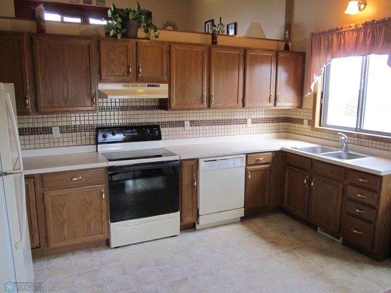 2768 26th St Cir S, Moorhead, MN 56560