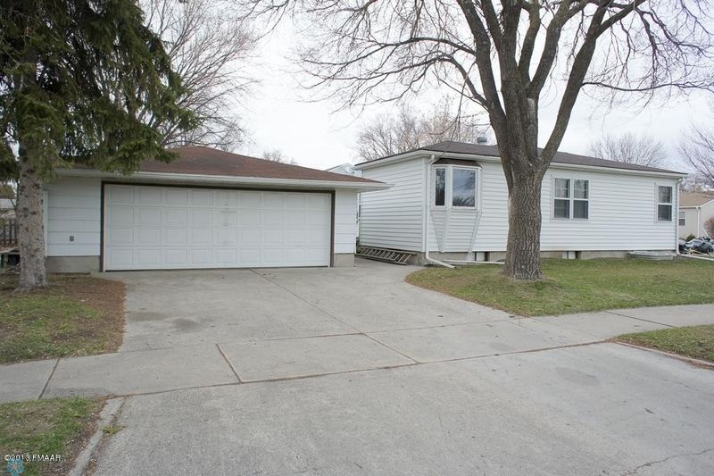 1303 13 1/2 St N, Moorhead, MN 56560