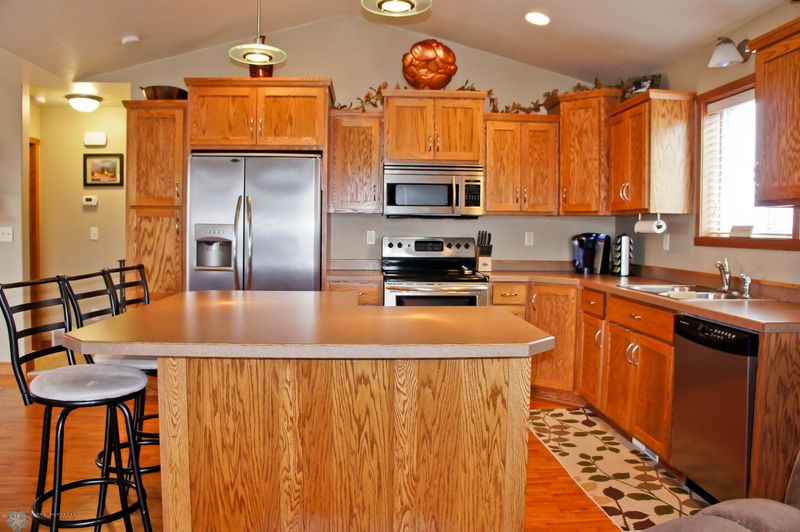 1015 44th Ave S, Moorhead, MN 56560