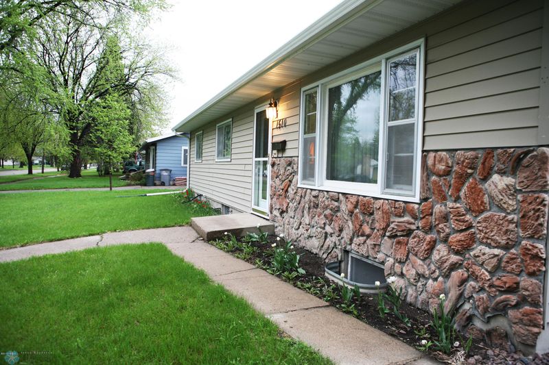1510 18th St S, Moorhead, MN 56560