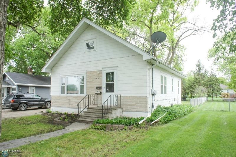 1215 2nd Ave S, Moorhead, MN 56560