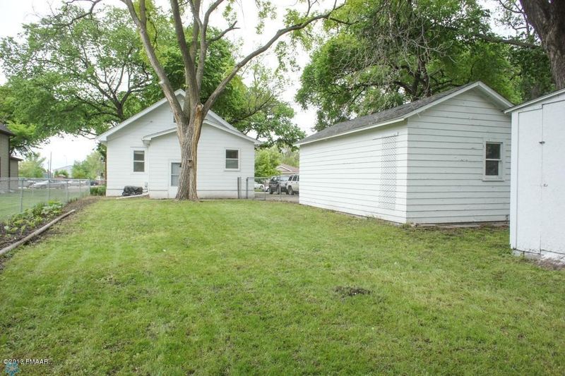 1215 2nd Ave S, Moorhead, MN 56560