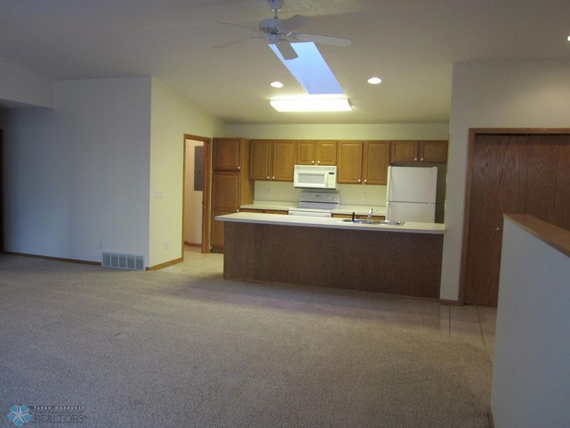 672 Appletree Ln, Moorhead, MN 56560