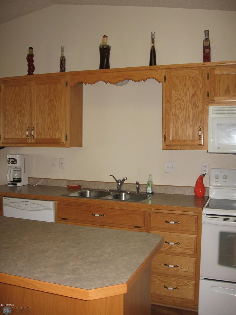 3372 10 St S, Moorhead, MN 56560