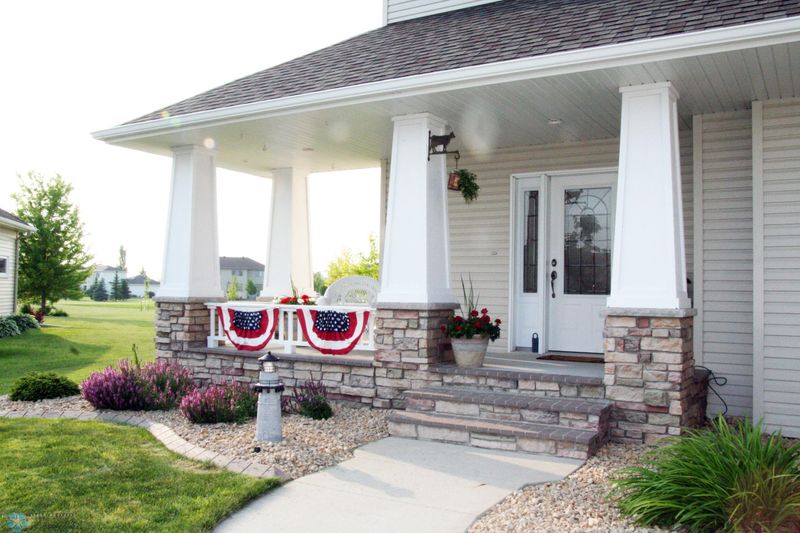 426 Allyson Cir, Moorhead, MN 56560