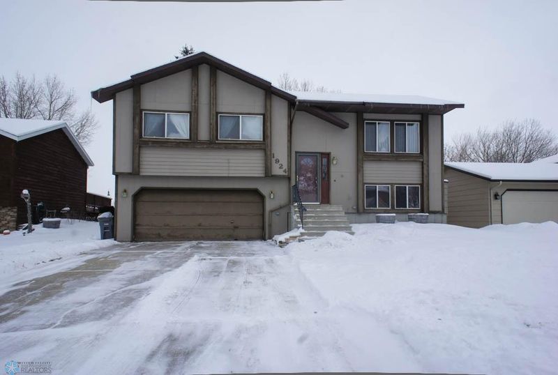 1924 29th Street Cir S, Moorhead, MN 56560