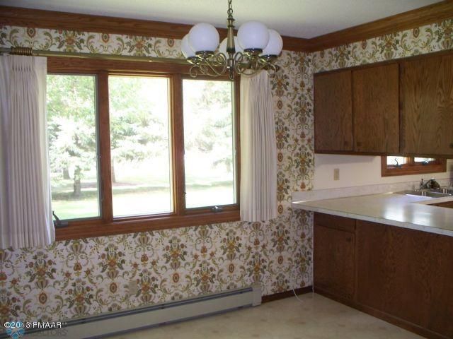307 10 St SE, Barnesville, MN 56514