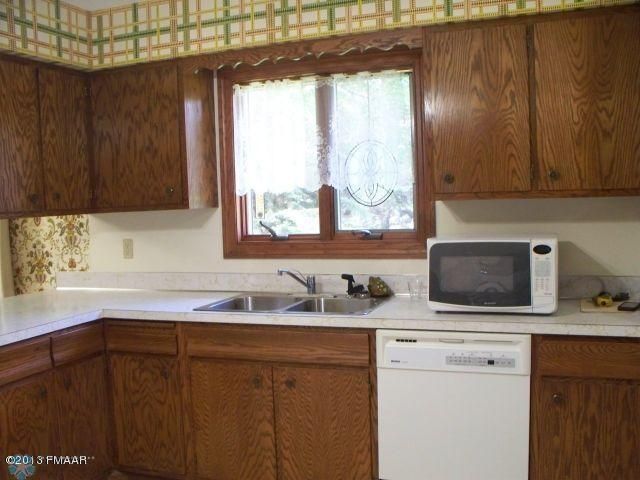 307 10 St SE, Barnesville, MN 56514