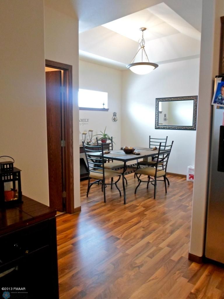 825 35th St S, Moorhead, MN 56560