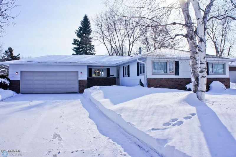 2710 17th St S, Moorhead, MN 56560