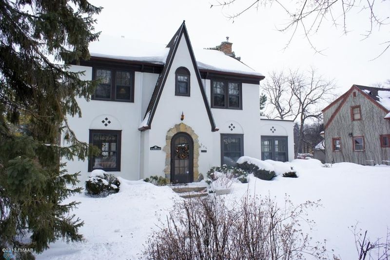 606 6th St S, Moorhead, MN 56560
