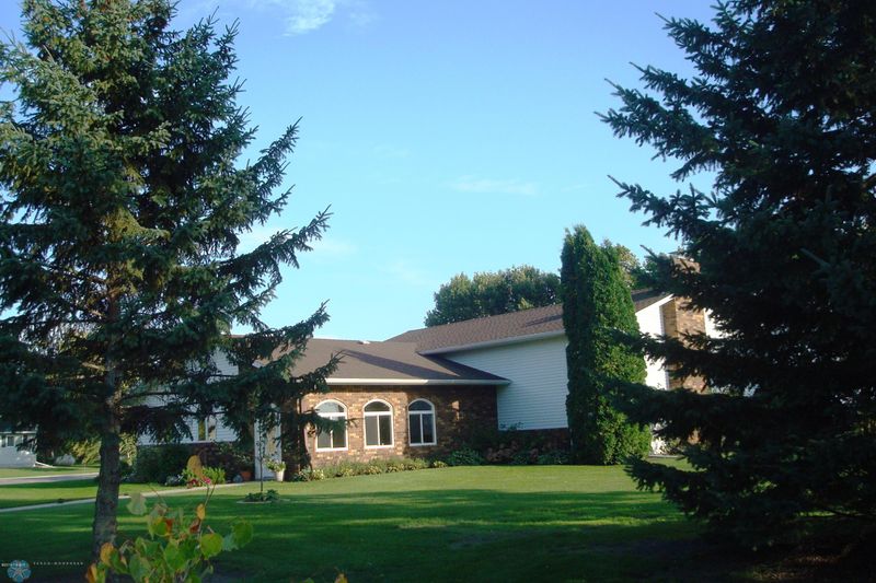 365 5th St E, Halstad, MN 56548