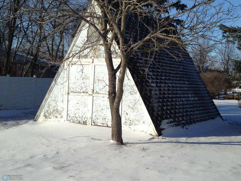 607 Thorpe Ave E, Ada, MN 56510