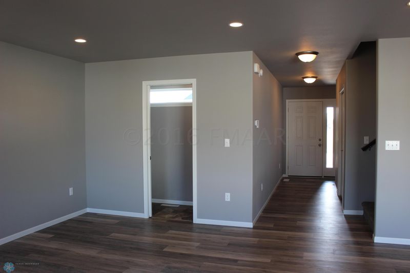 4414 10th St S, Moorhead, MN 56560