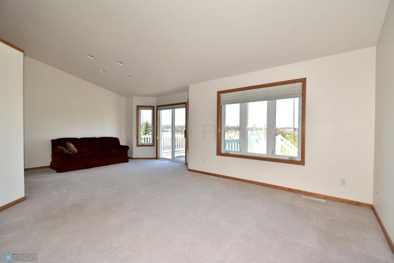 309 Clearview Ct, Moorhead, MN 56560