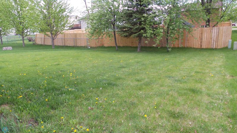 3632 Village Green Ln, Moorhead, MN 56560