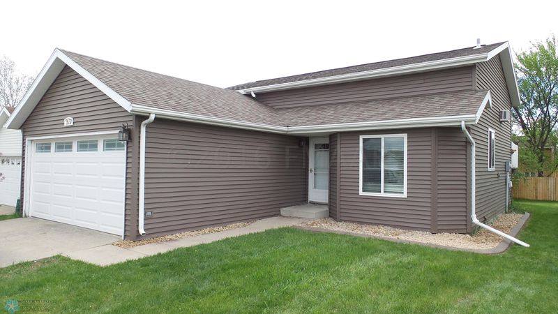 3632 Village Green Ln, Moorhead, MN 56560